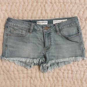 bullhead frayed denim shorts size 3 pacsun denim